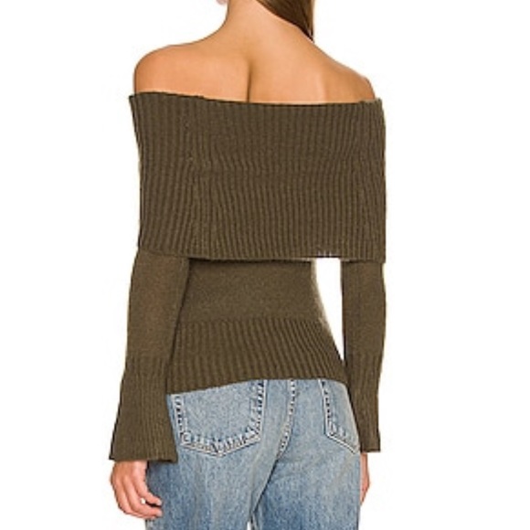 Lovers and Friends Off Shoulder Sweater Size Medium - Picture 3 of 4